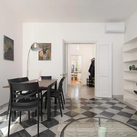 Spacious And Bright With Free Parking *