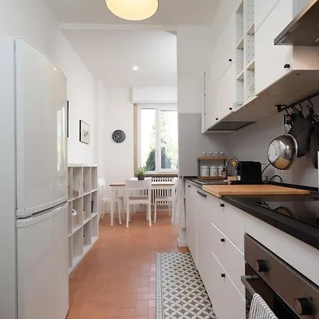 Apartamento Spacious And Bright With Free Parking