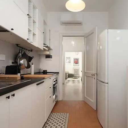 Spacious And Bright With Free Parking Apartamento Florença