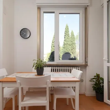 Spacious And Bright With Free Parking Apartamento