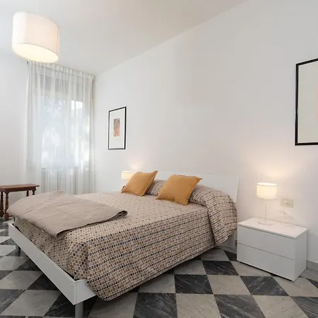 Spacious And Bright With Free Parking