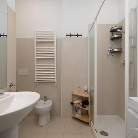 Apartamento Spacious And Bright With Free Parking
