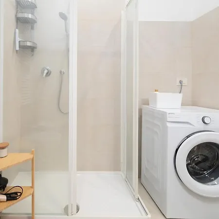 Apartamento Spacious And Bright With Free Parking
