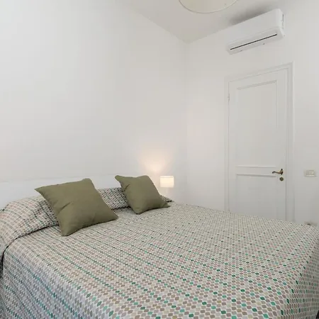 Spacious And Bright With Free Parking Apartamento