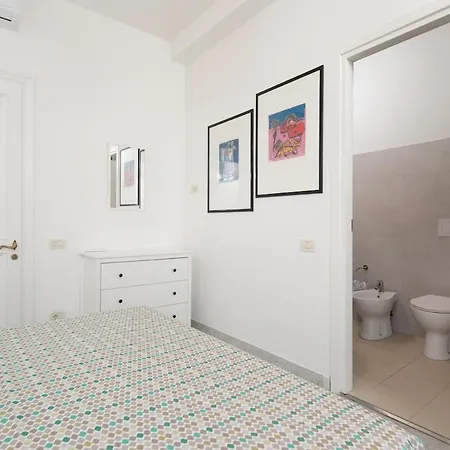 Spacious And Bright With Free Parking