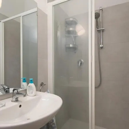 Spacious And Bright With Free Parking * Florença
