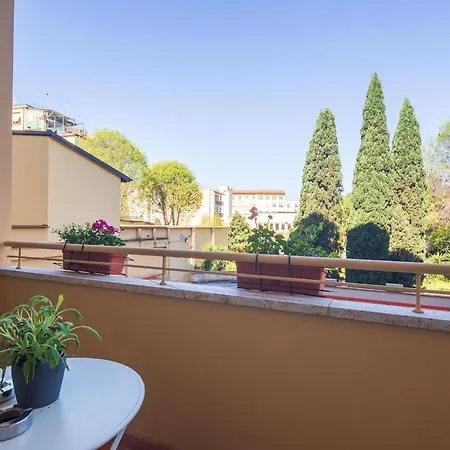 Spacious And Bright With Free Parking Apartamento Florencia