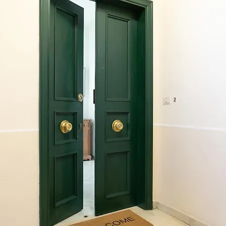 Spacious And Bright With Free Parking Florencia